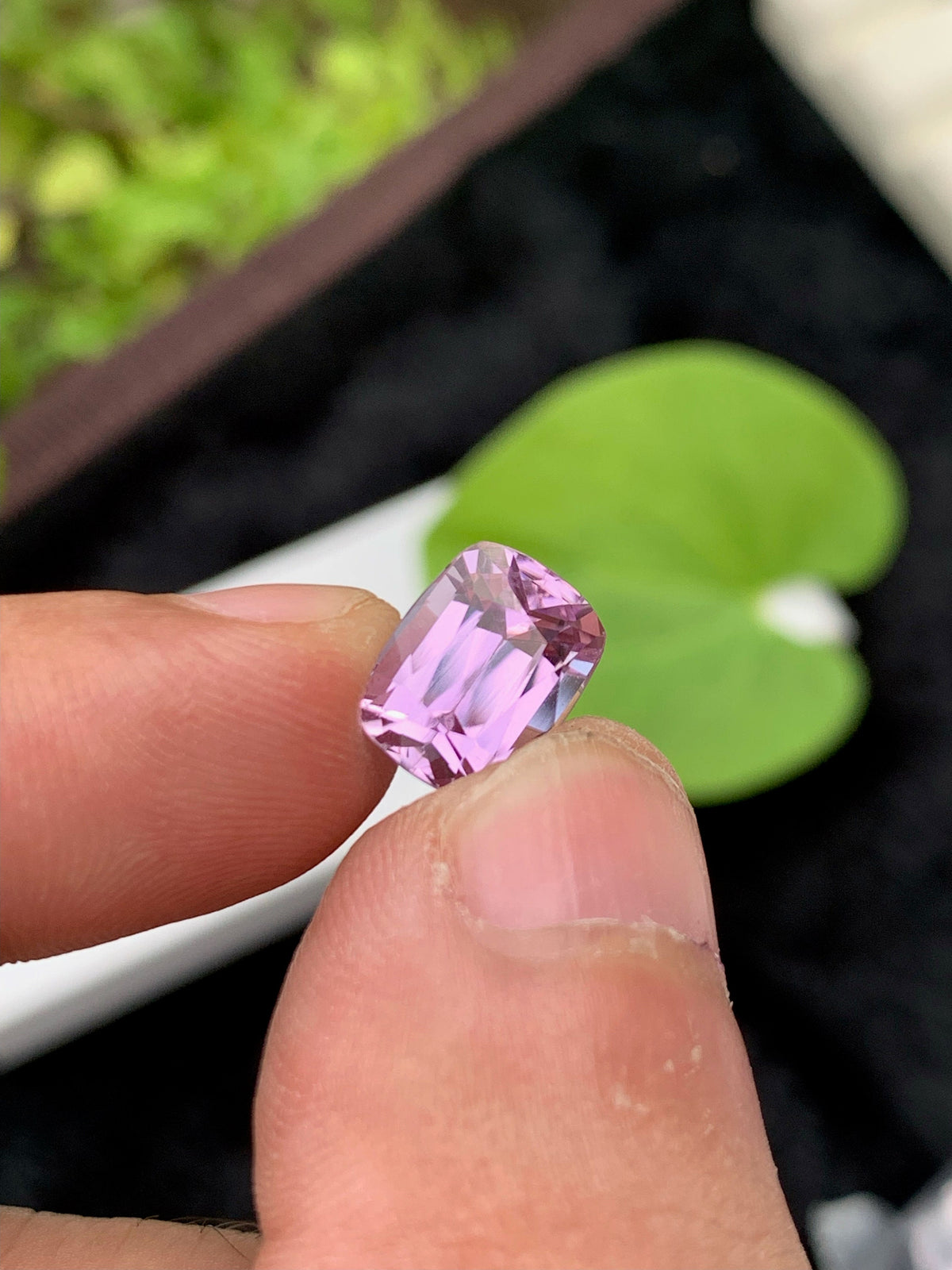 Lilac Pink Kunzite Gemstone: 4.45 CT Cushion Cut, VVS Clarity