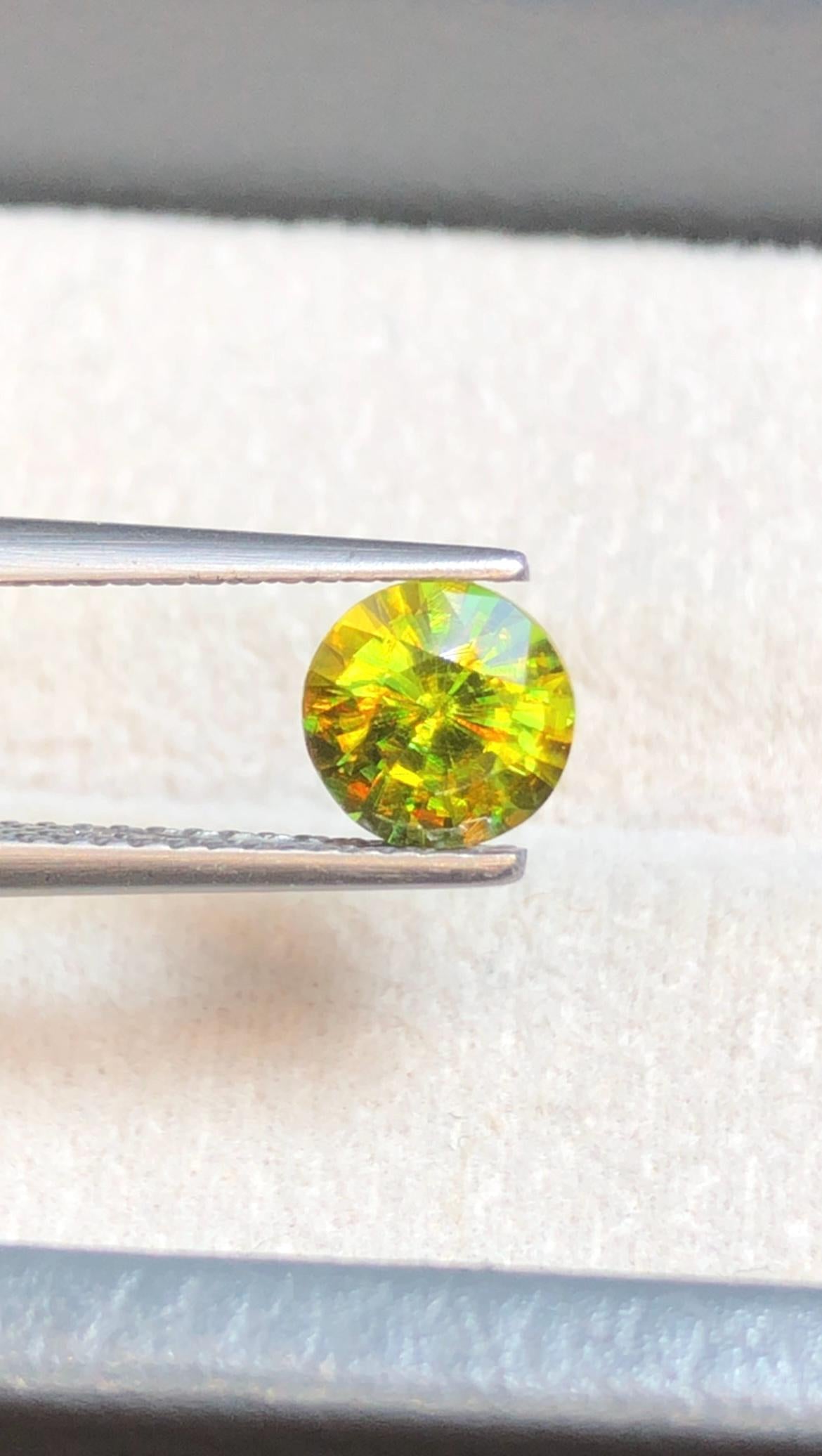 Chrome Green Sphene 1ct Round Cut – Madagascar • Full Fire