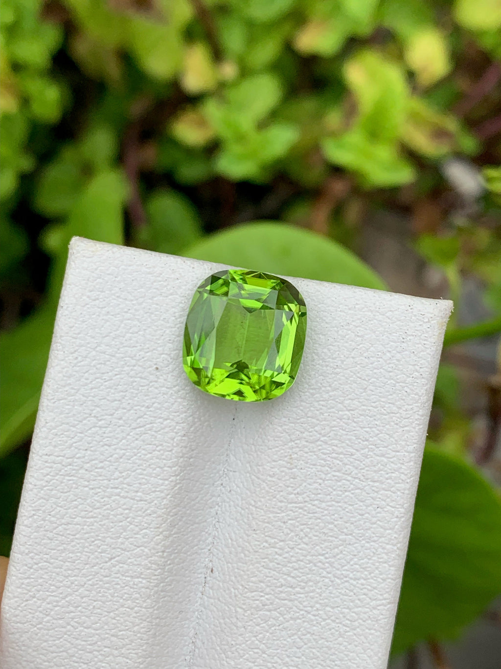 Cushion Cut Peridot Gemstone: Green Faceted Loose Stone, 4.75 CT