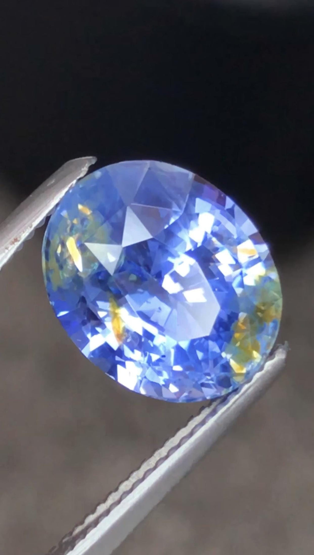 Certified Blue Bi-Color Sapphire 4.05 carat oval Cut Sri Lanka