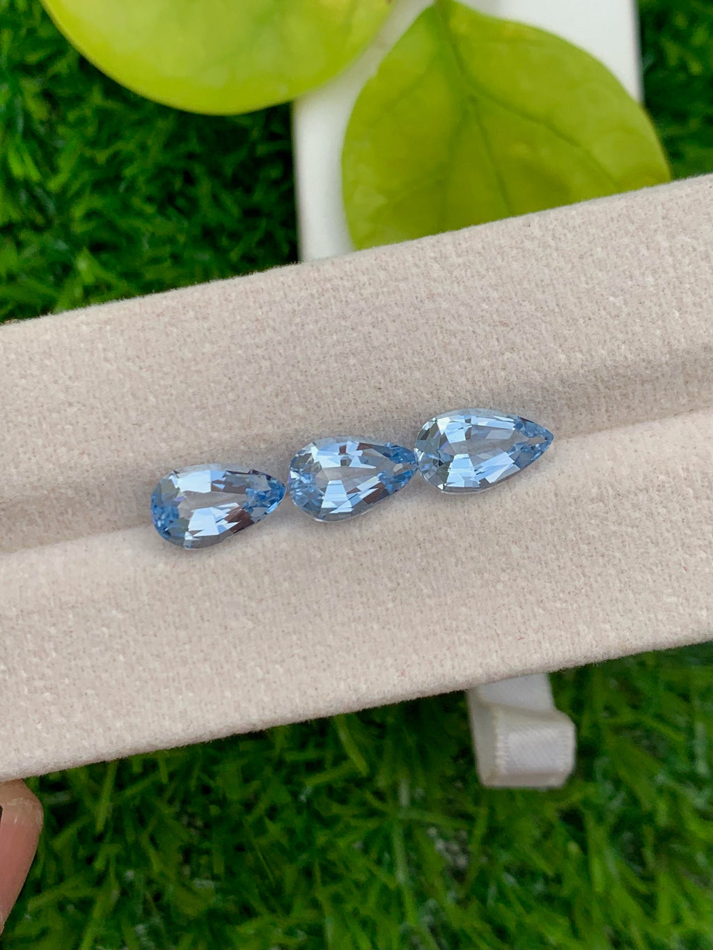 Santa Maria Blue Aquamarine Lot: VVS Pear Gemstones, Brazil, 4.30 CT