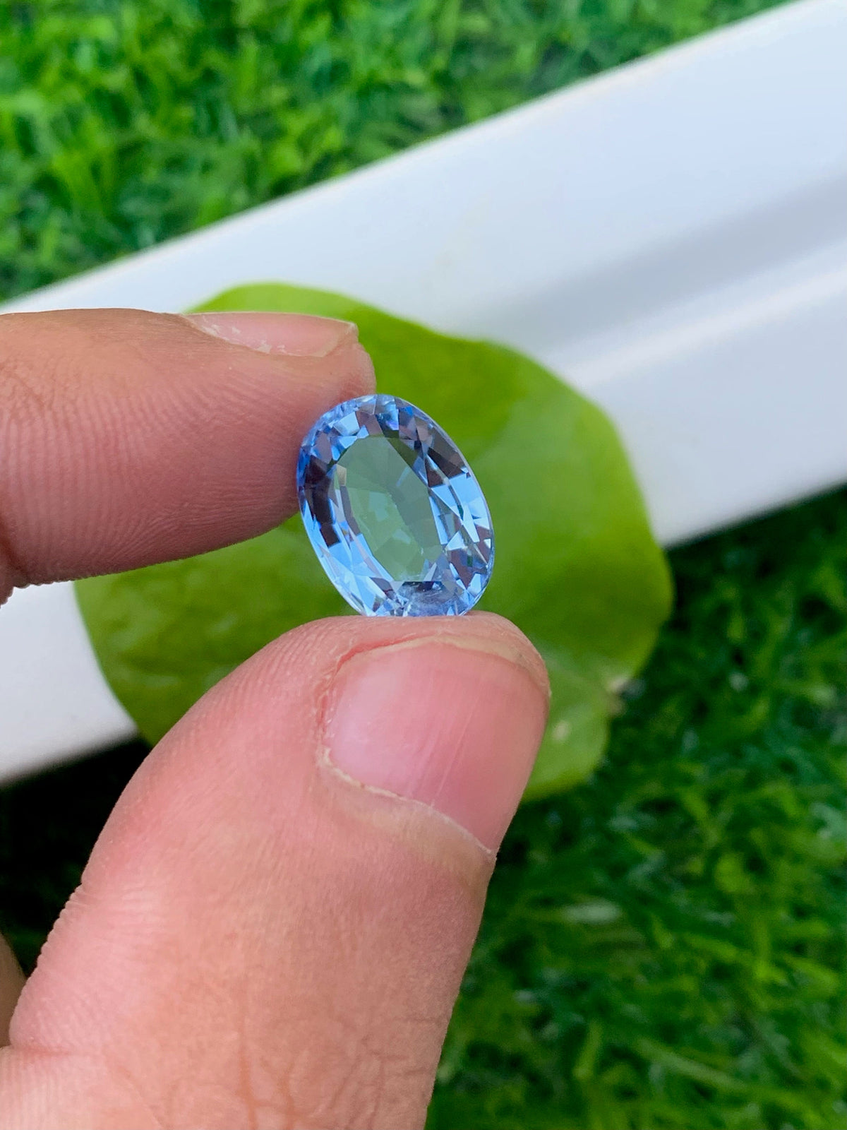 Santa Maria Aquamarine Gemstone: 5.25 CT Deep Blue Oval Cut Stone
