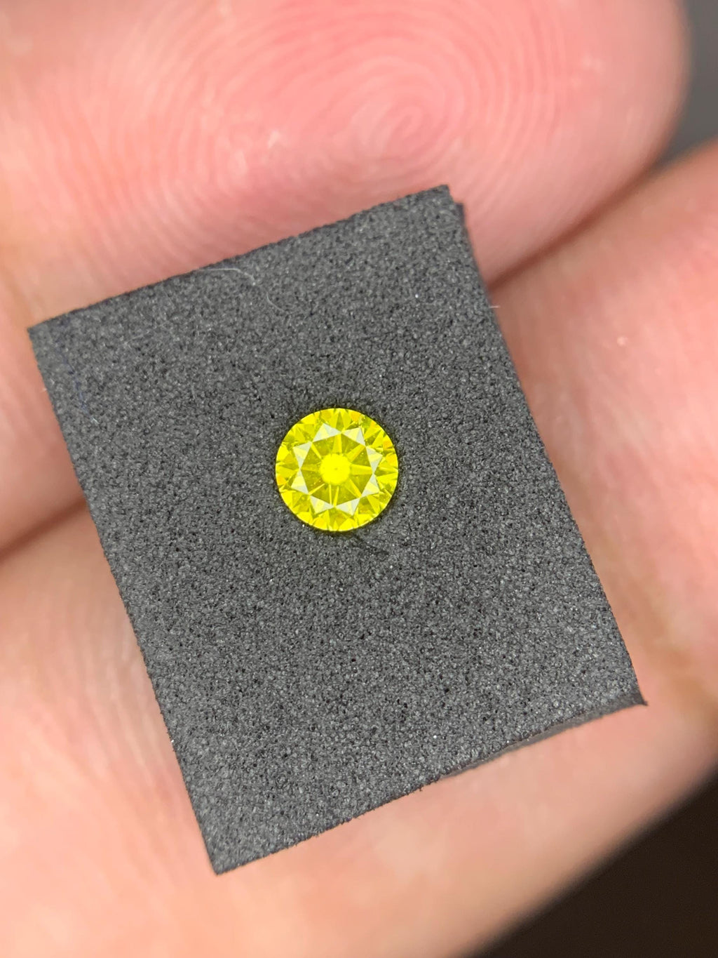 Yellow Diamond: 0.13 ct Round Cut Gemstone