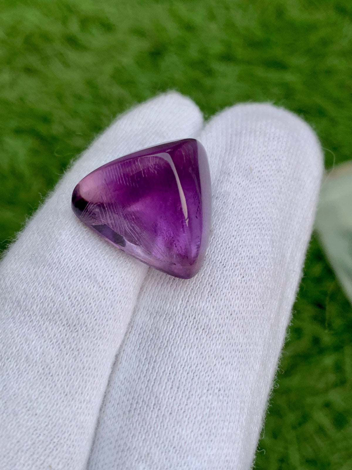 Deep Purple Amethyst Sugarloaf Cabochon: Natural Gemstone (40.10 Carat)