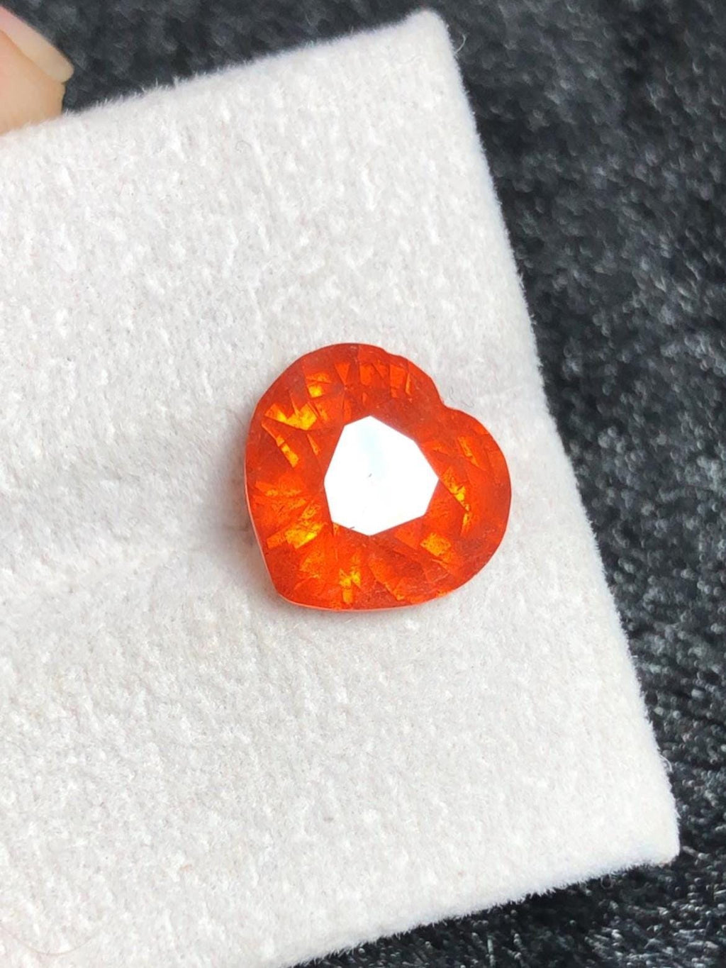 Fanta Garnet 4.90 ct Heart Cut – Vibrant Orange Collector’s Gem