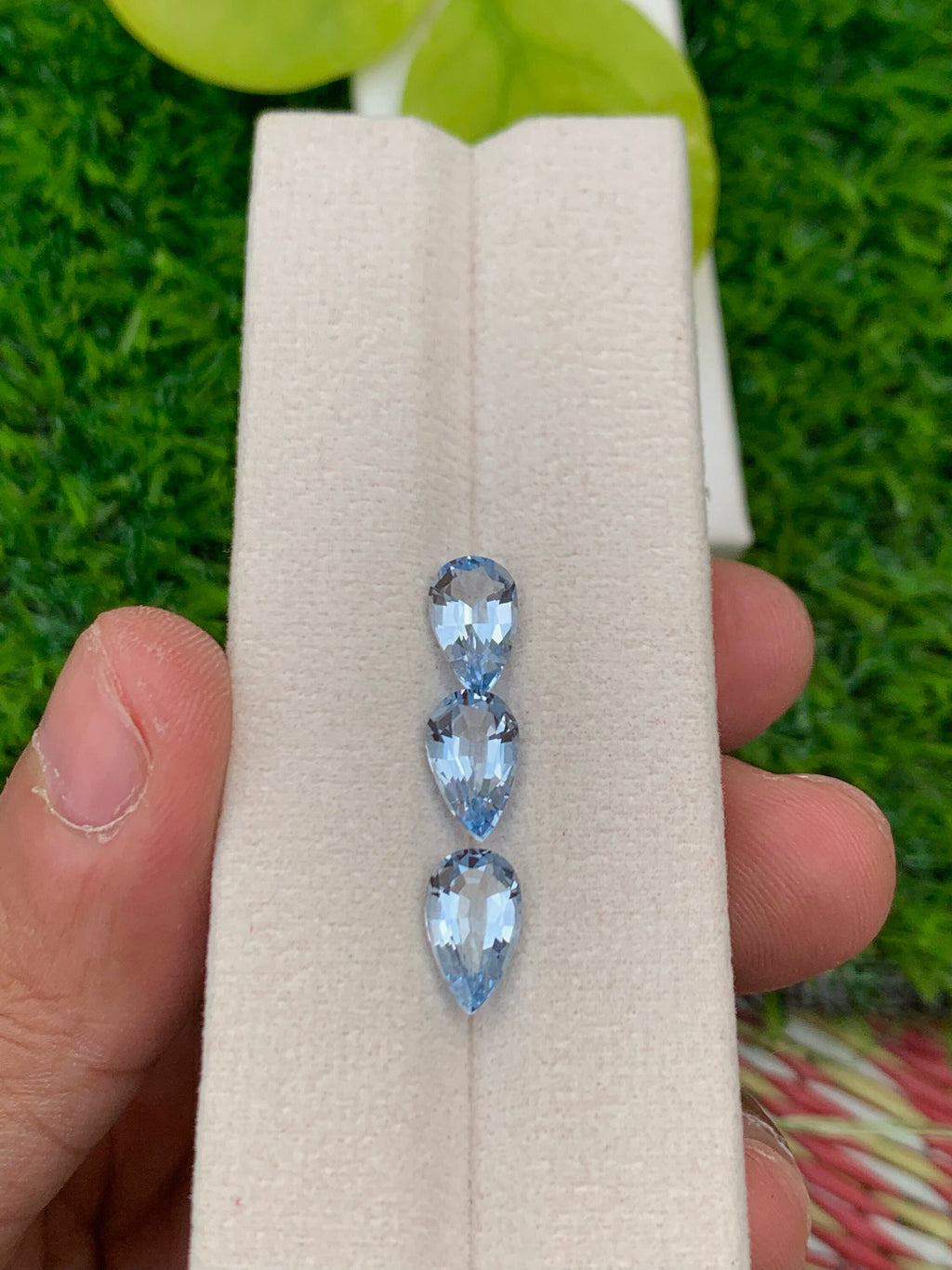 Santa Maria Blue Aquamarine Lot: VVS Pear Gemstones, Brazil, 4.30 CT