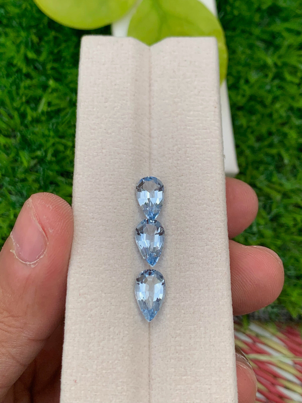 Santa Maria Blue Aquamarine Lot: VVS Pear Gemstones, Brazil, 4.30 CT