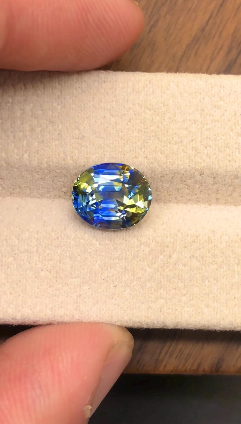 Bi Color Sapphire 4.17 Ct Oval Cut – Blue-Yellow Gem from Sri Lanka No Heat