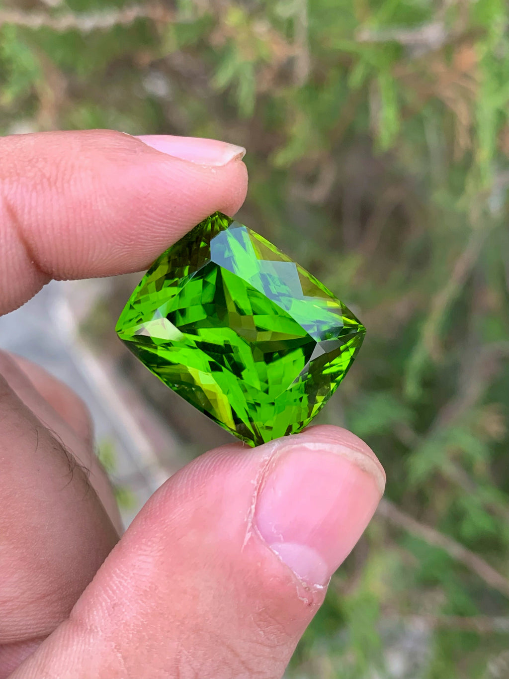 Lime Green Peridot Gemstone: 38.35 CT Round Cushion Cut, August Birthstone