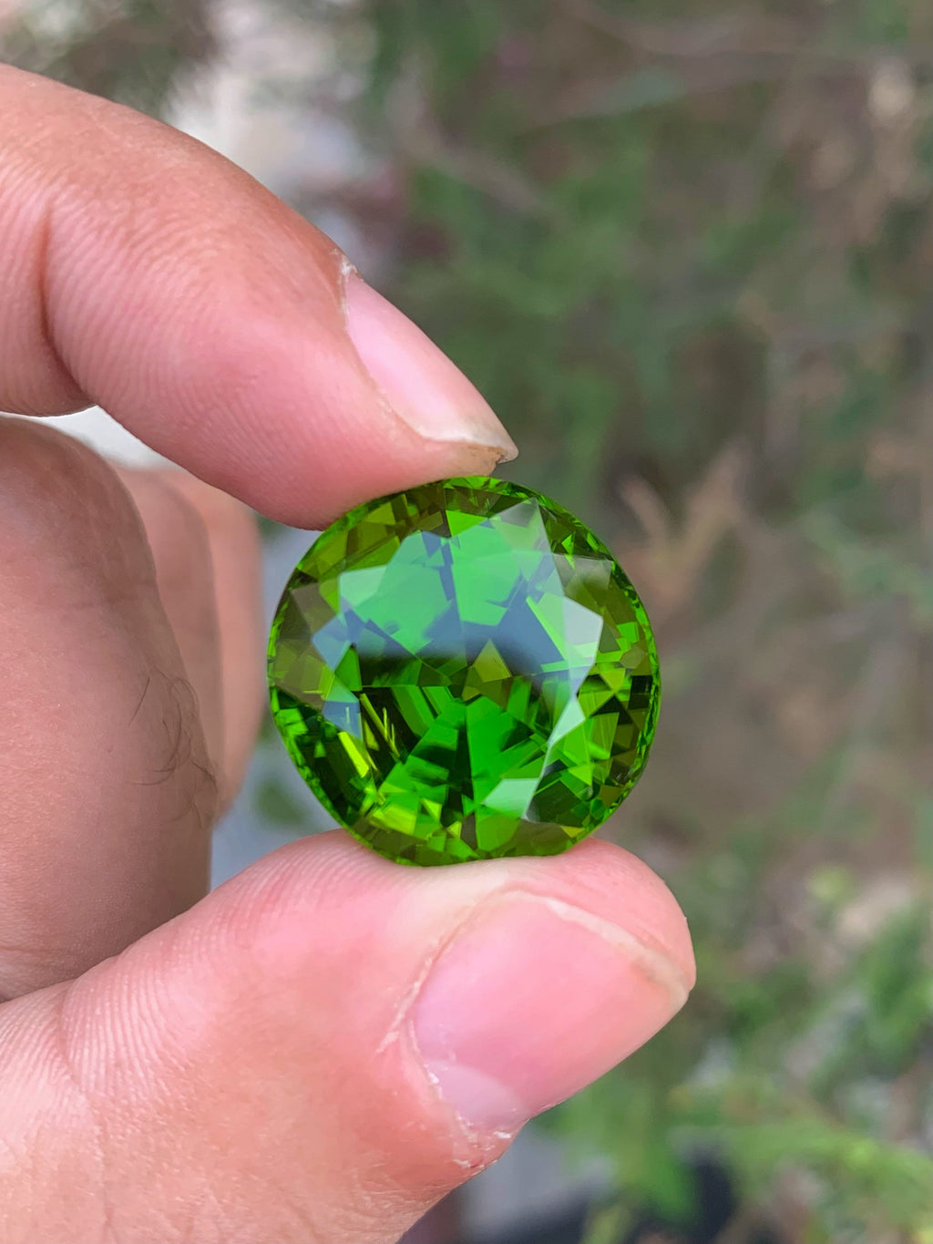 Olive Green Peridot Gemstone: Round Cut Natural Stone, 37.30 CT