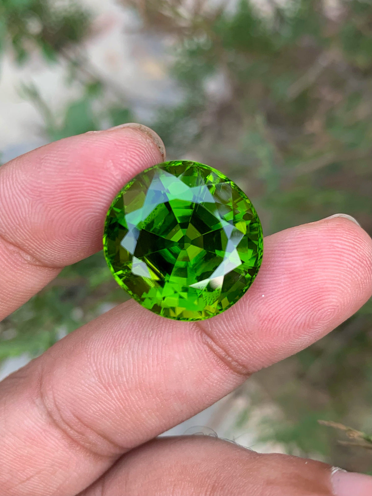Olive Green Peridot Gemstone: Round Cut Natural Stone, 37.30 CT
