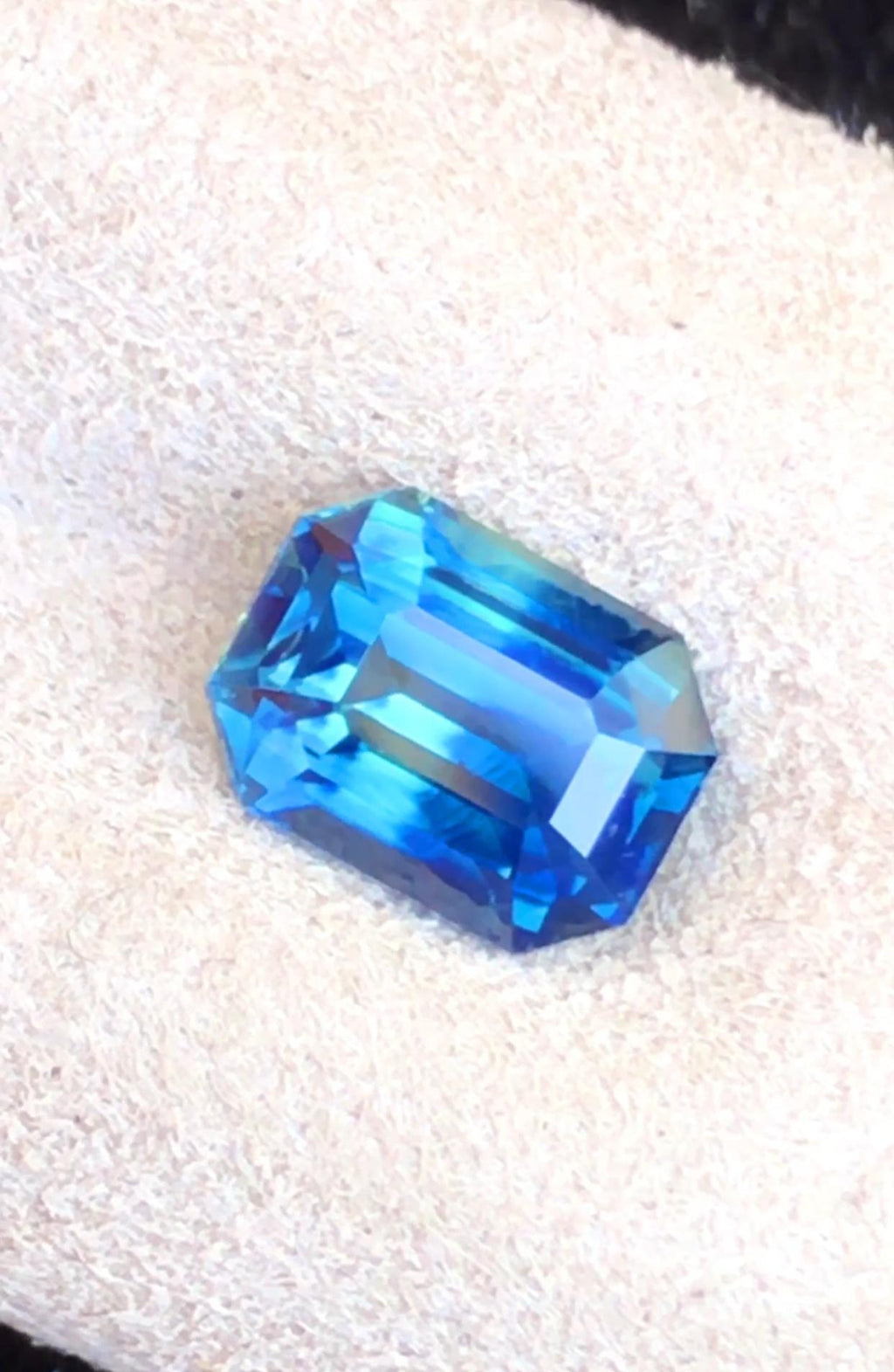 Certified Unusual BiColor Teal Sapphire,Lagoon/Ink Blue NO HEAT Sapphire