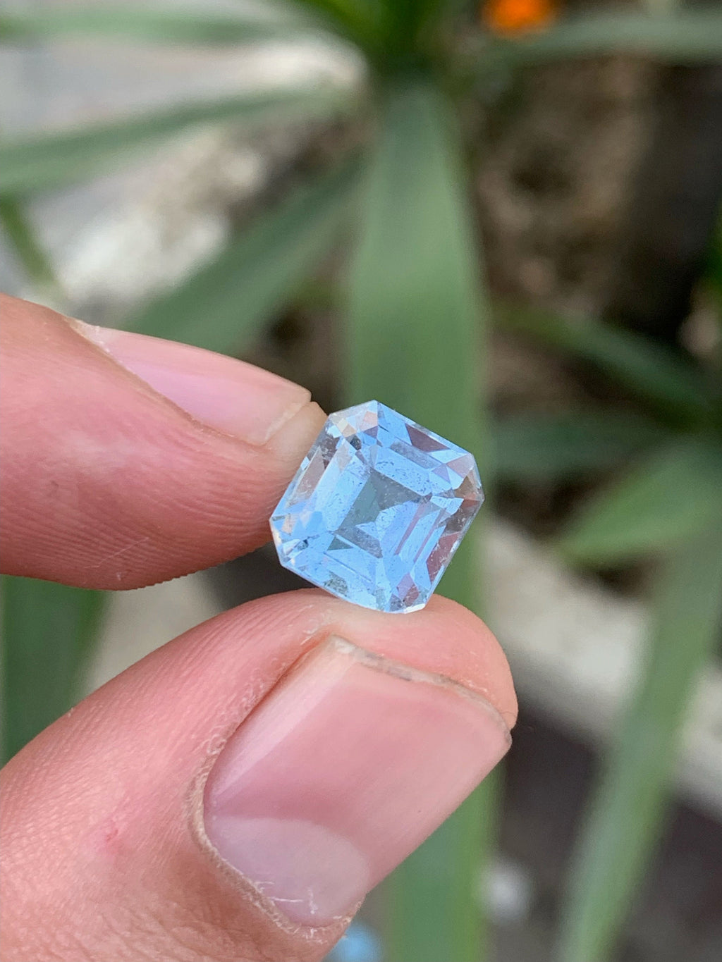 Santa Maria Aquamarine Gem: 5.5 Carat VVS Cornflower Blue Stone