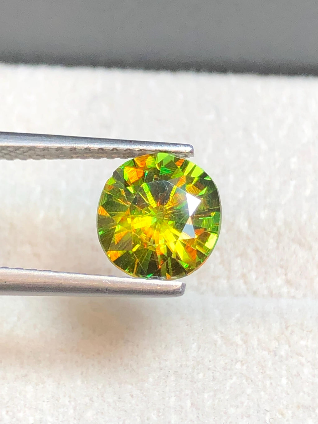 Chrome Sphene 1.65ct Round Cut – Madagascar • Full Fire