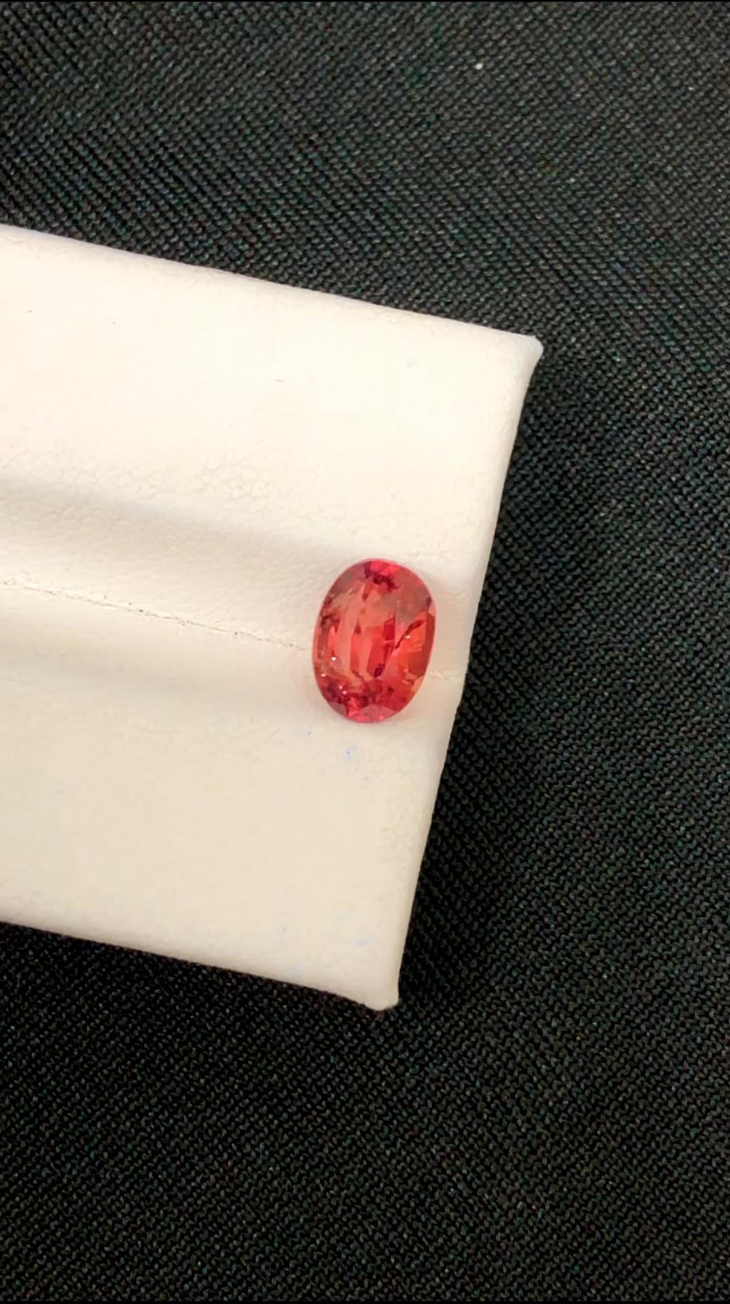 Sunset Padparadscha Sapphire: 1 Carat Oval Gemstone, Sri Lankan Origin