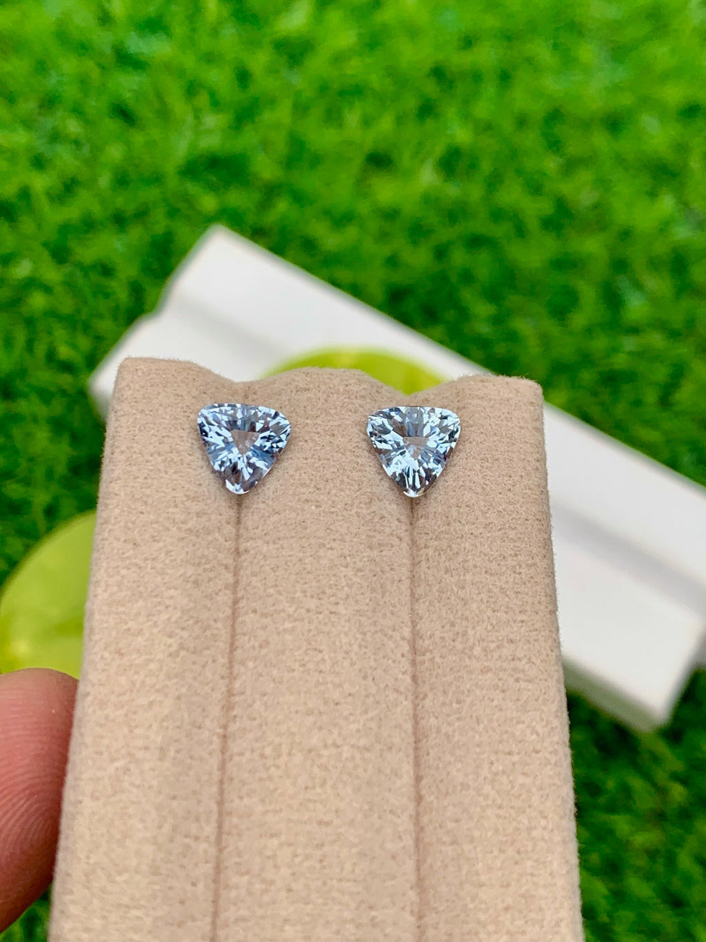 Santa Maria Blue Aquamarine Gemstone Pair: Trillion Cut, 1.90 CT