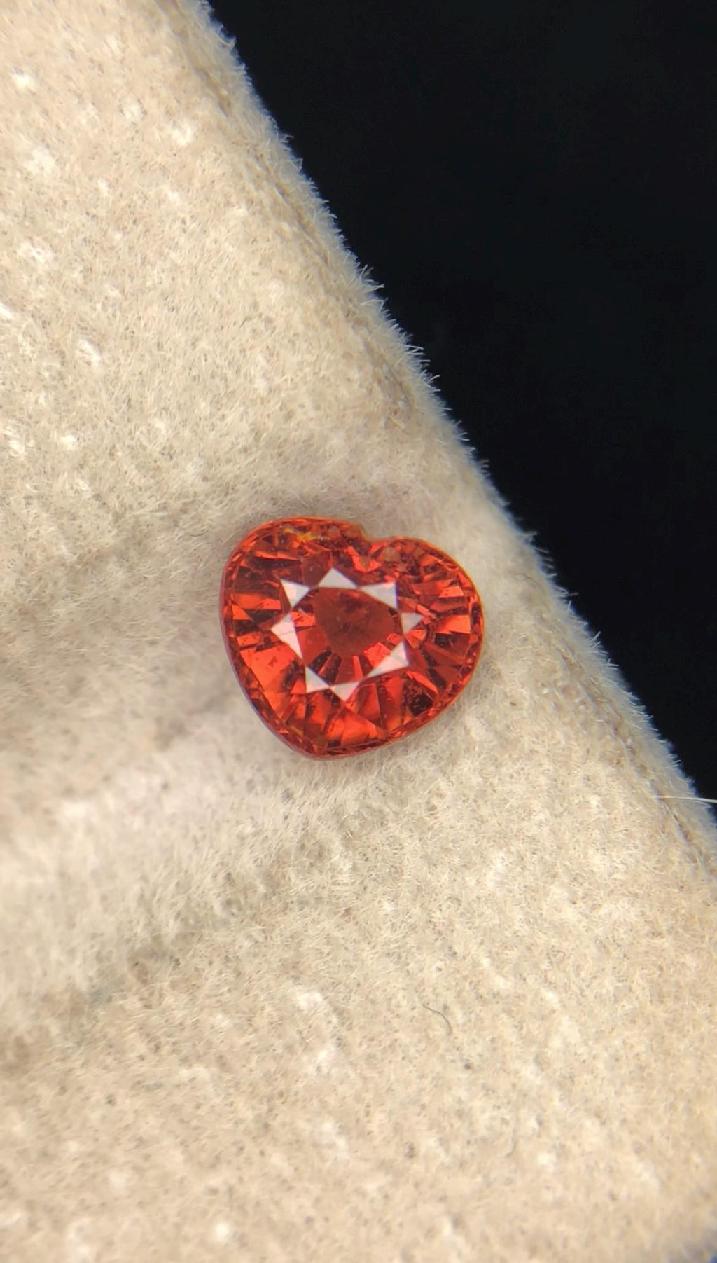 Padparadscha Sapphire 1.04 ct Heart Cut 5.95 × 5.30 × 3.98 mm Madagascar — Certified Pink-Orange