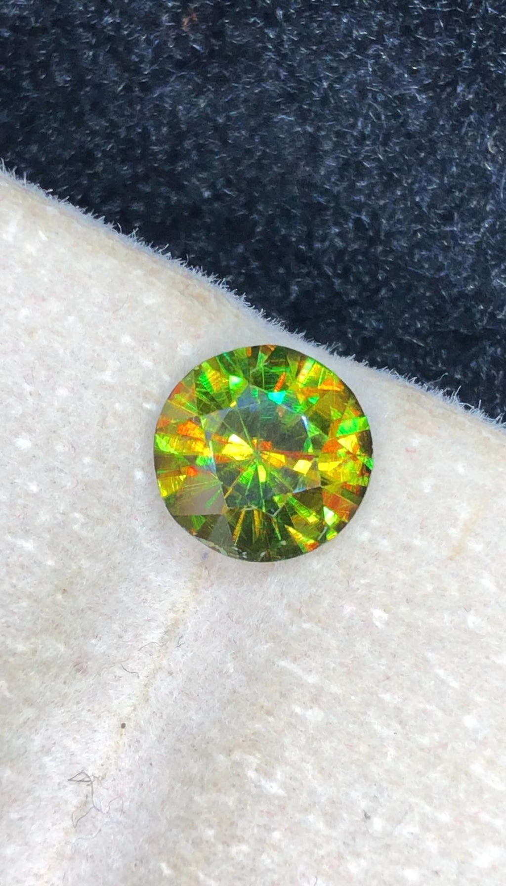 Chrome Sphene 1.90ct Round Cut – Madagascar • Full Fire