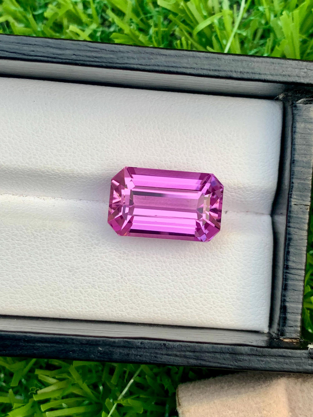 Deep Pink Kunzite Gemstone: 15 Carat Flawless Emerald Cut