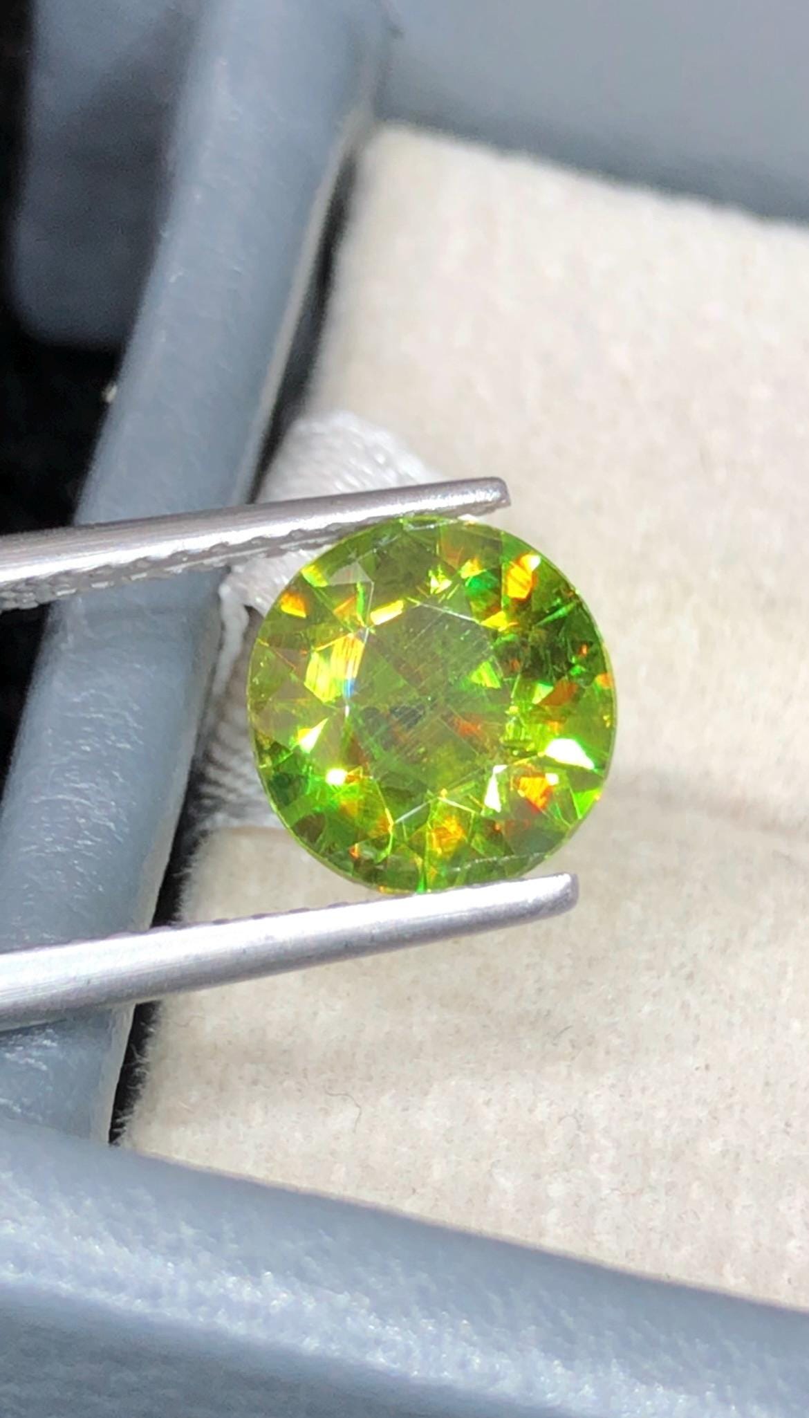 Chrome Green Sphene 2ct Round Cut From Madagascar
