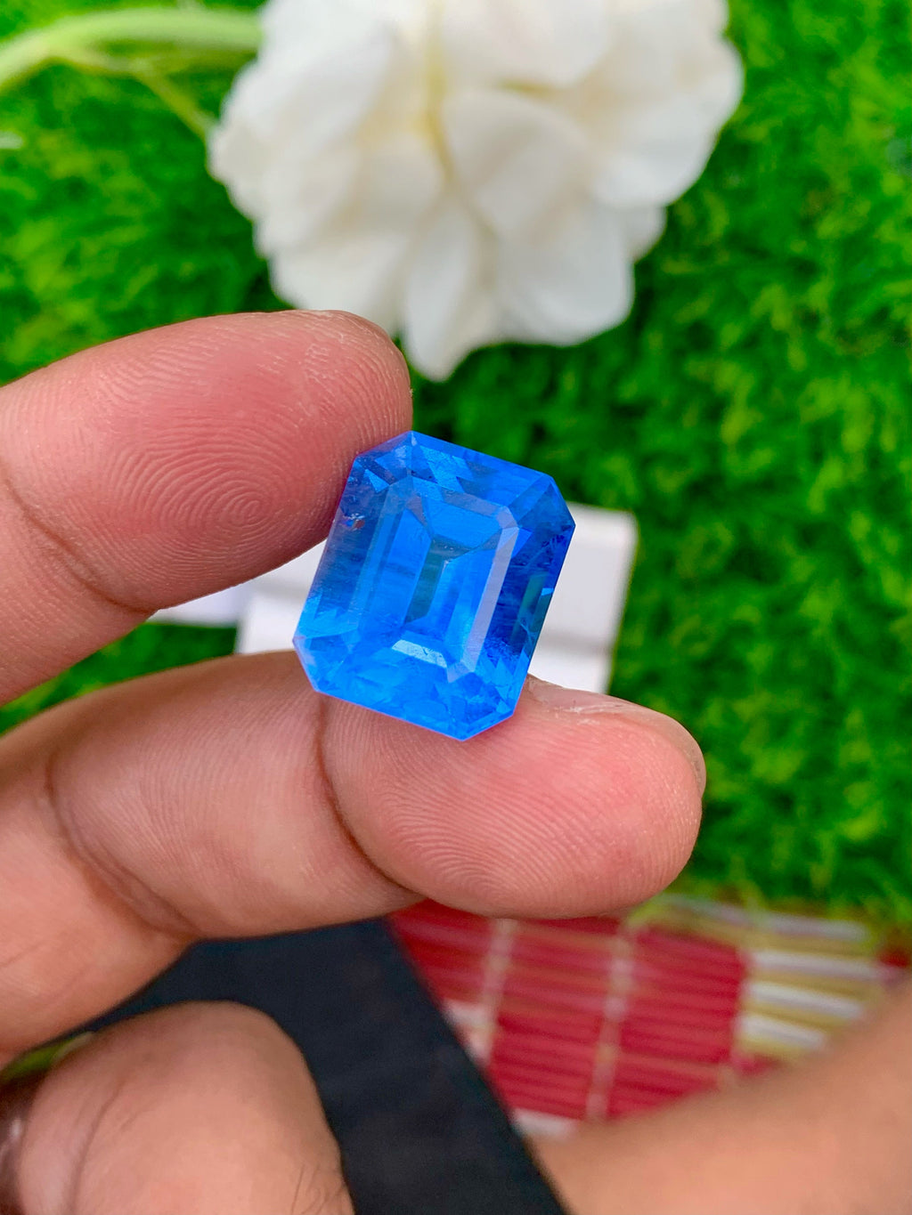 Santa Maria Aquamarine Gemstone: 15.40 CT Square Cut, Deep Blue