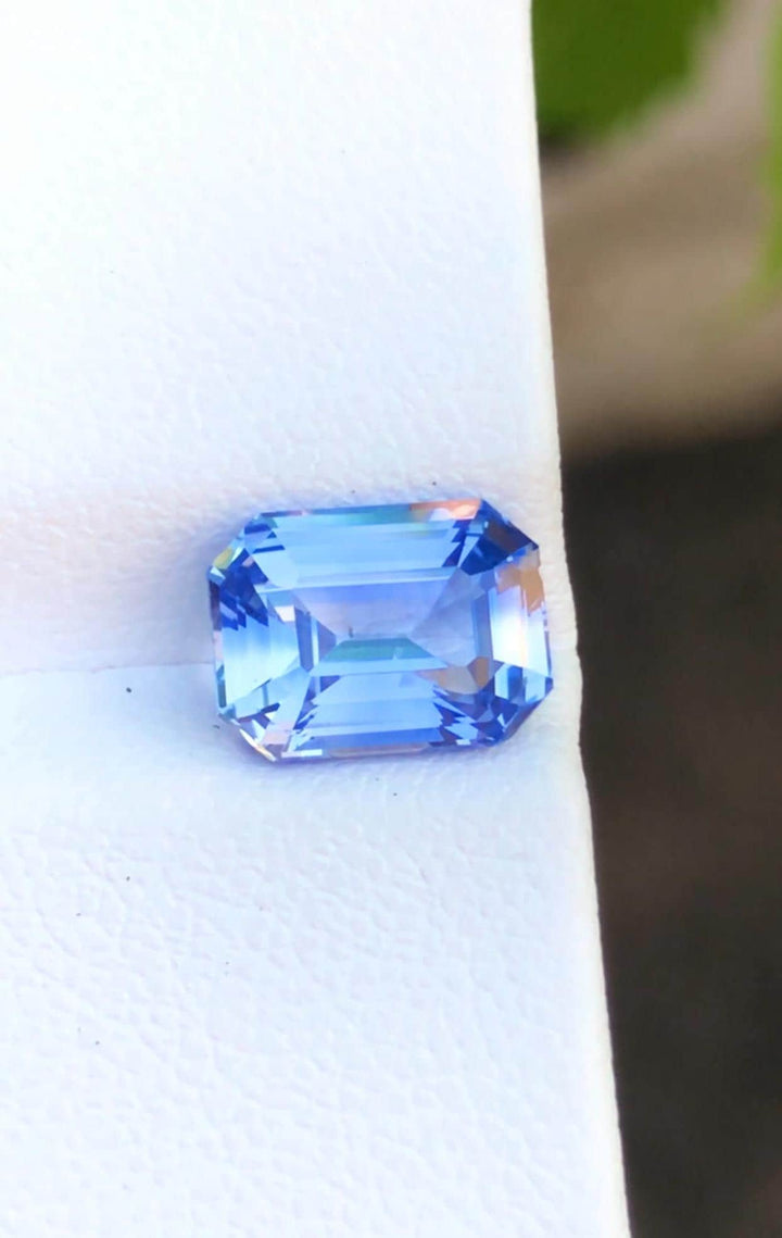 Bi Color Sapphire 3.55 carat emerald Cut – Blue Gem from Sri Lanka No Heat