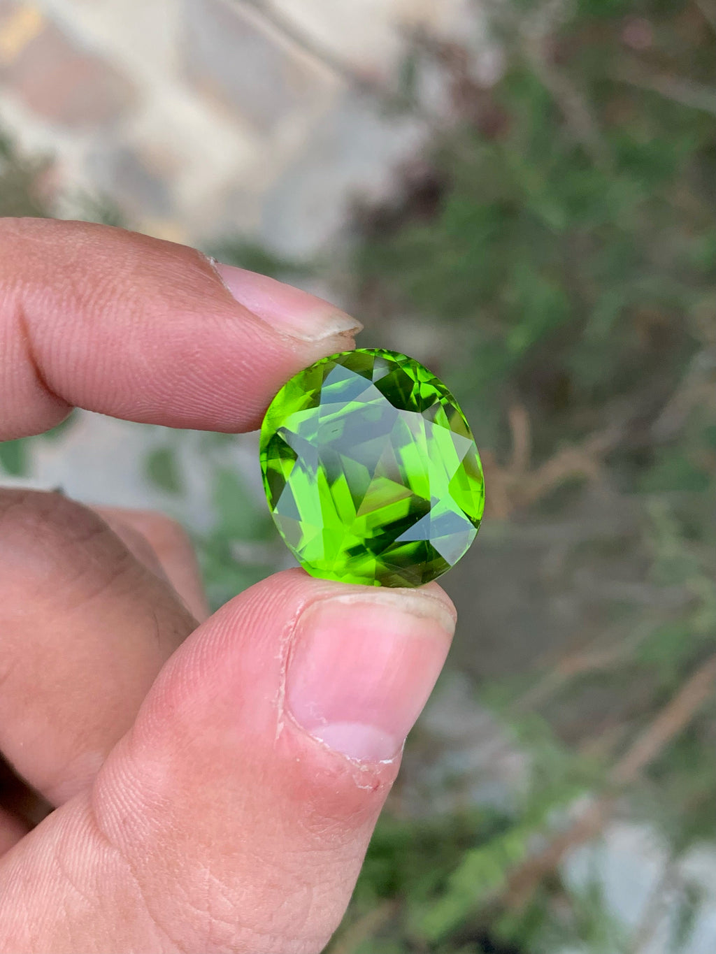 Lime Green Peridot Gemstone: Oval Faceted Cut, 23.10 CT