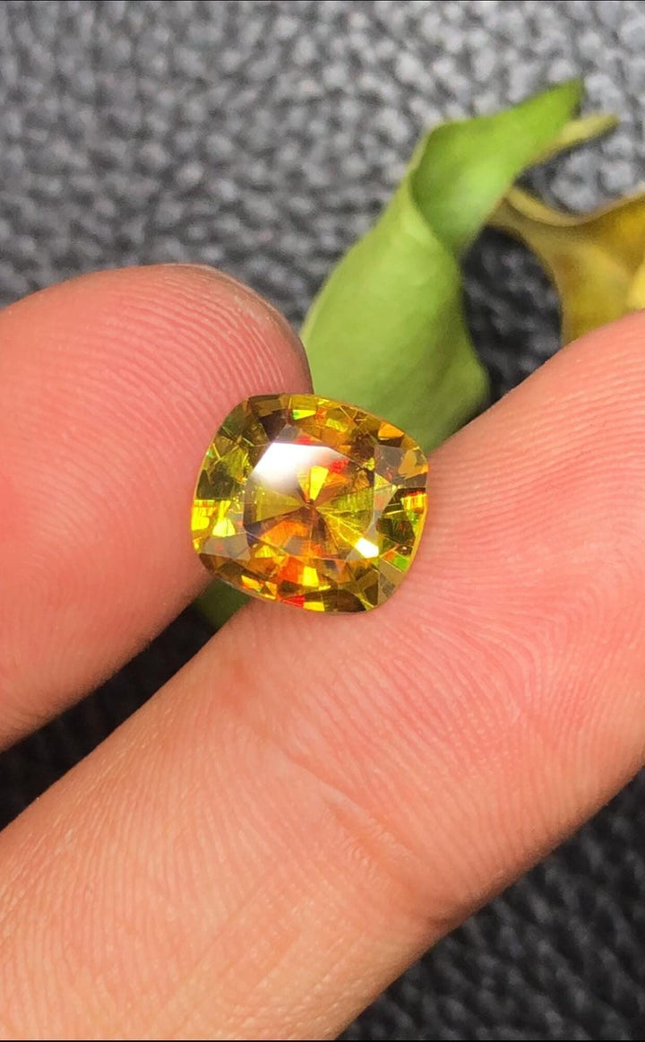 3.15 Carat Nugget Green Sphene Gemstone: AAA Quality, Natural Origin