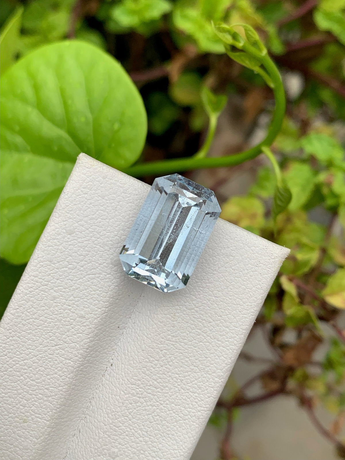 Santa Maria Aquamarine Gemstone: Emerald Cut, 10.20 CT, VVS Flawless