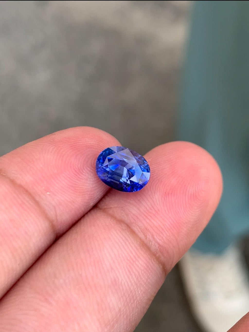 Sri Lanka Blue Sapphire Gemstone: 3.06 Carat Oval Cut, 9x7mm