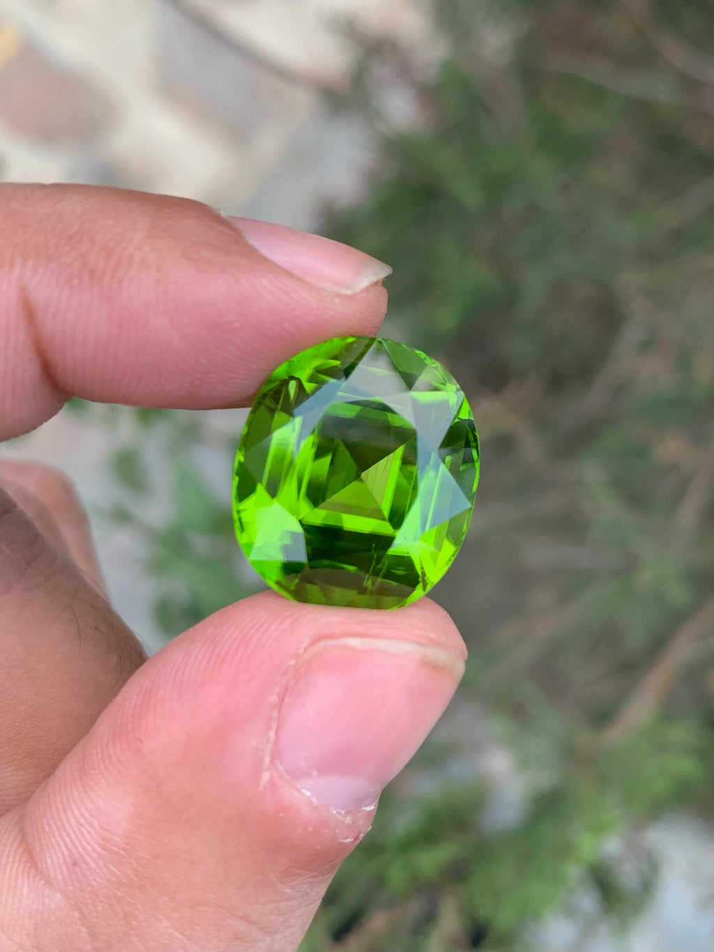 Lime Green Peridot Gemstone: Oval Faceted Cut, 23.10 CT