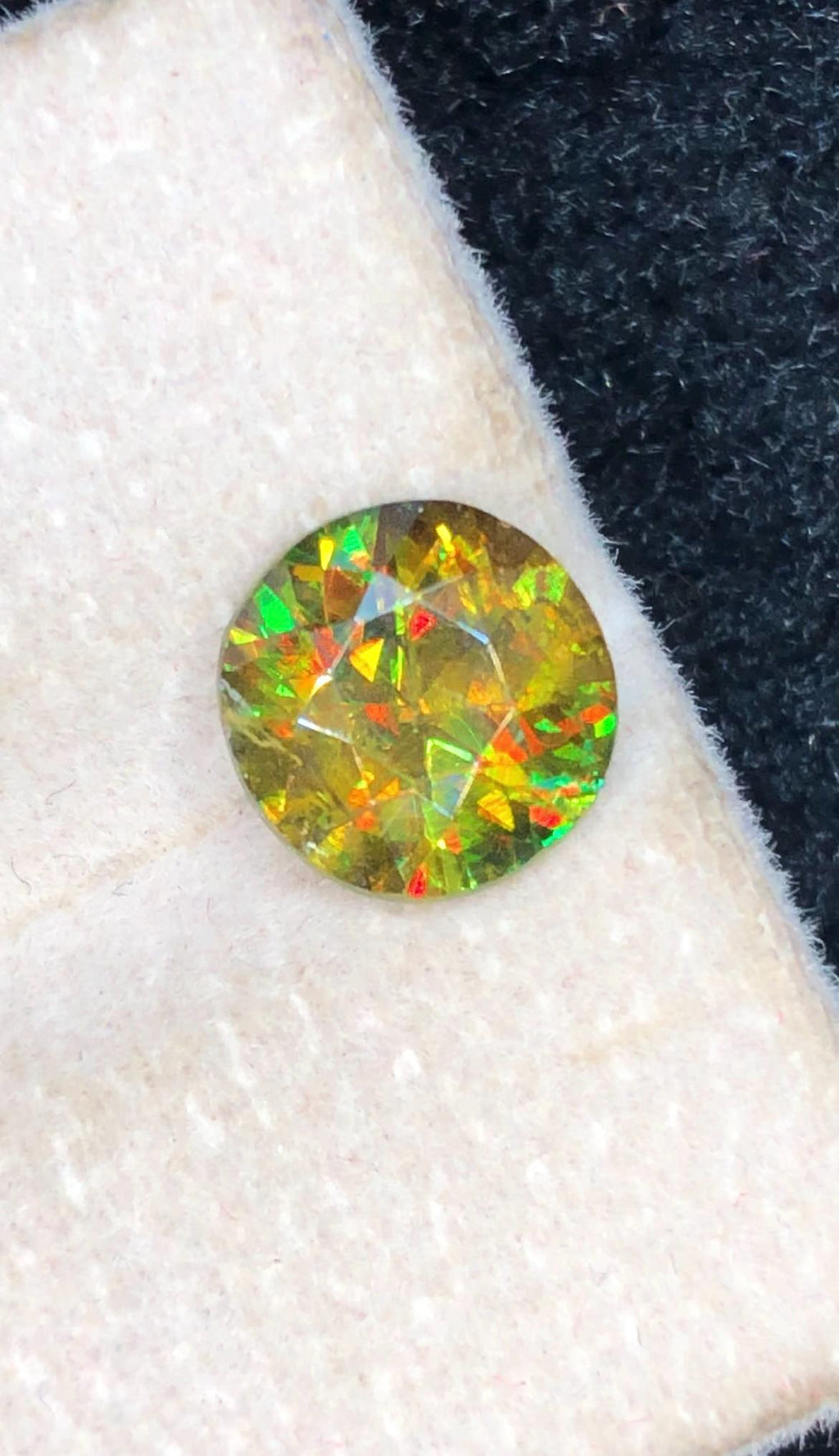 Chrome Sphene 1.90ct Round Cut – Skardu Pakistan • Full Fire