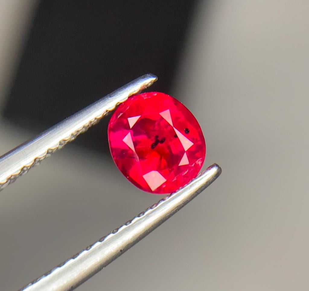 Natural Red Ruby Gemstone: 1.10 CT Oval Cut Ring Stone