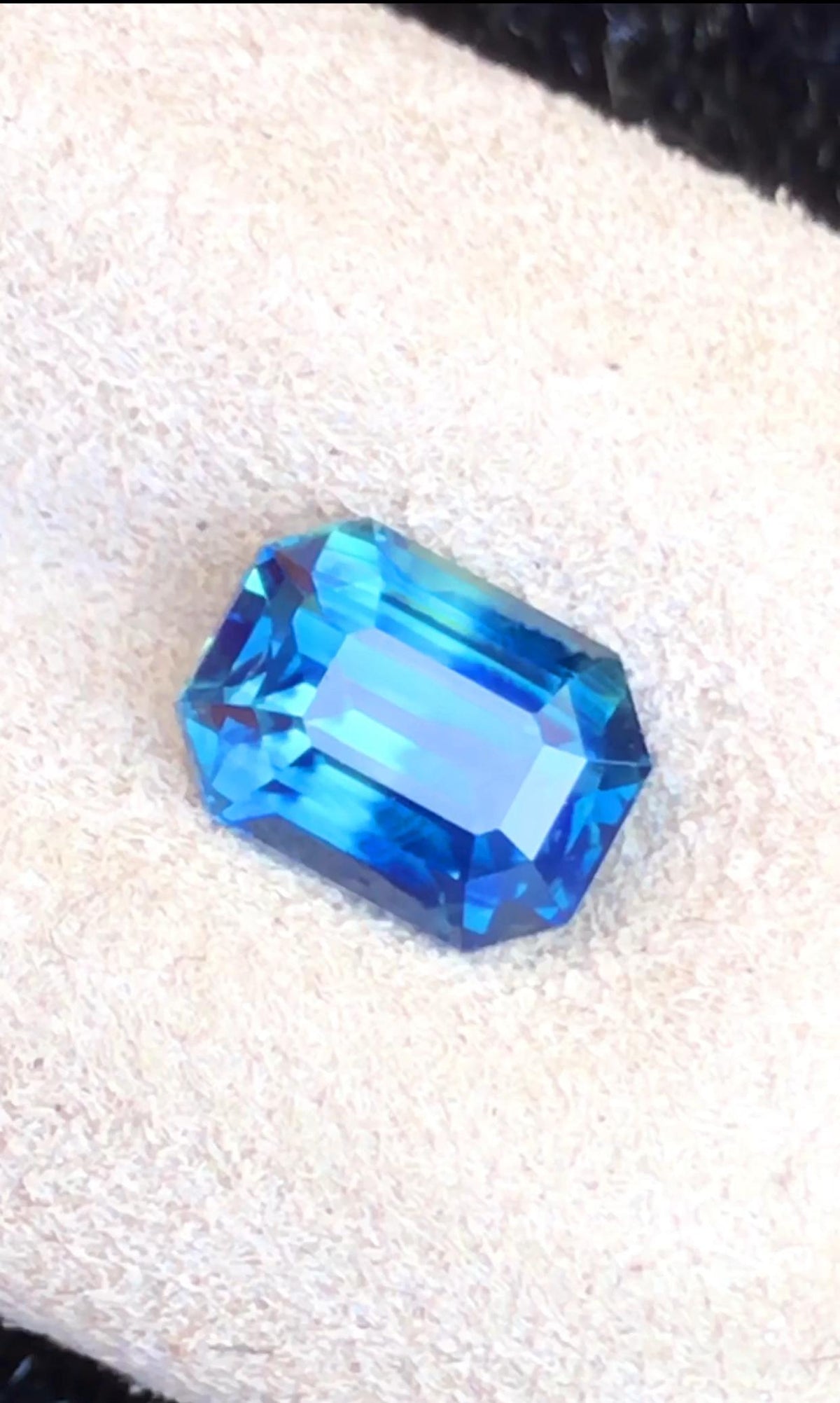 Certified Unusual BiColor Teal Sapphire,Lagoon/Ink Blue NO HEAT Sapphire