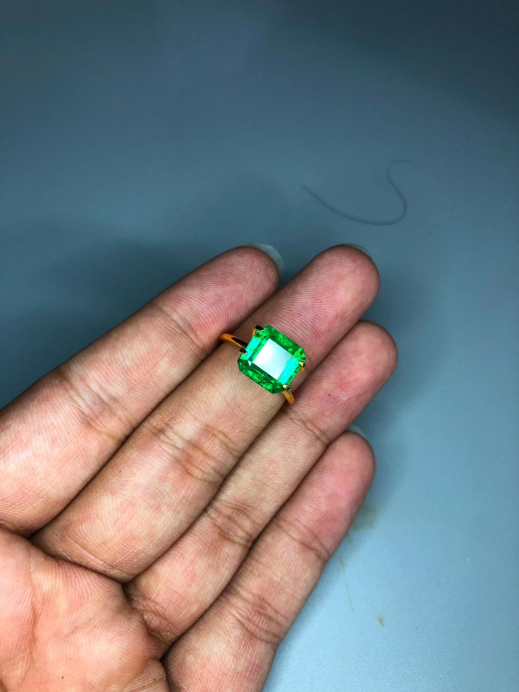 3.97 Ct Top Quality Natural Vivid Green Emerlad from zambia
