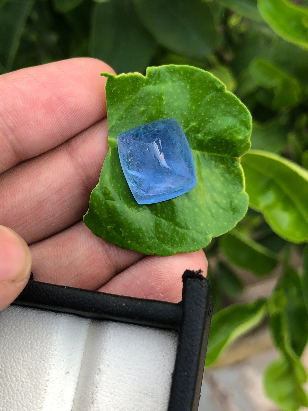 Santa Maria Aquamarine Cabochon: 17.5 Carat Gemstone for Necklace