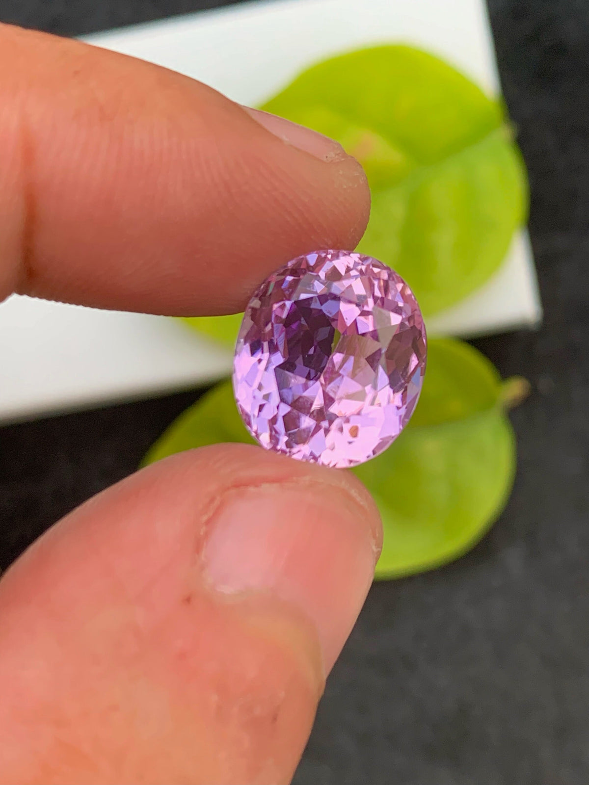 Natural Pink Kunzite Gemstone: VVS Oval Cut, 8.05 CT