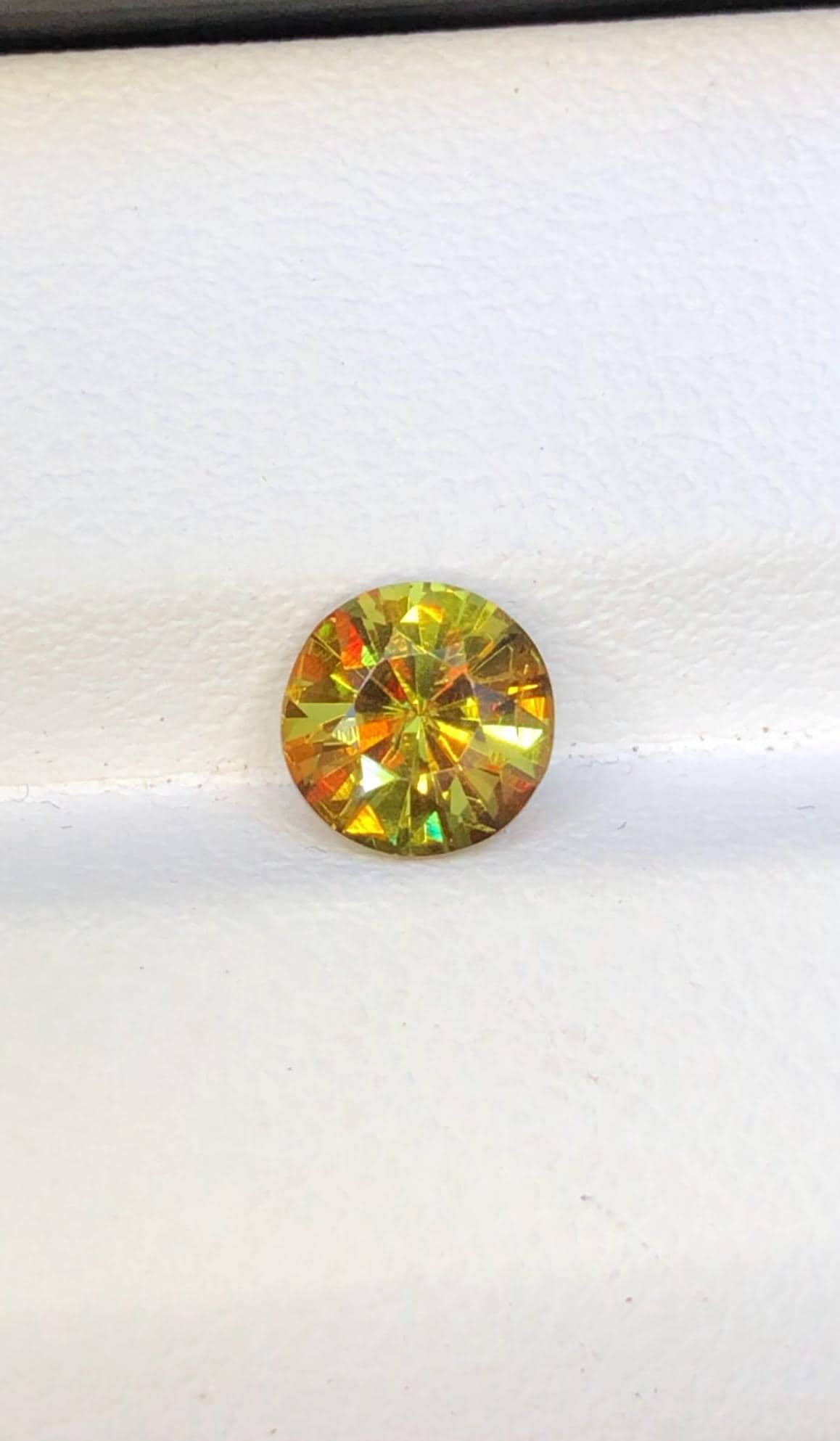 Natural Sphene Gemstone: Round Cut, Loose Titanite, 1.35 CT
