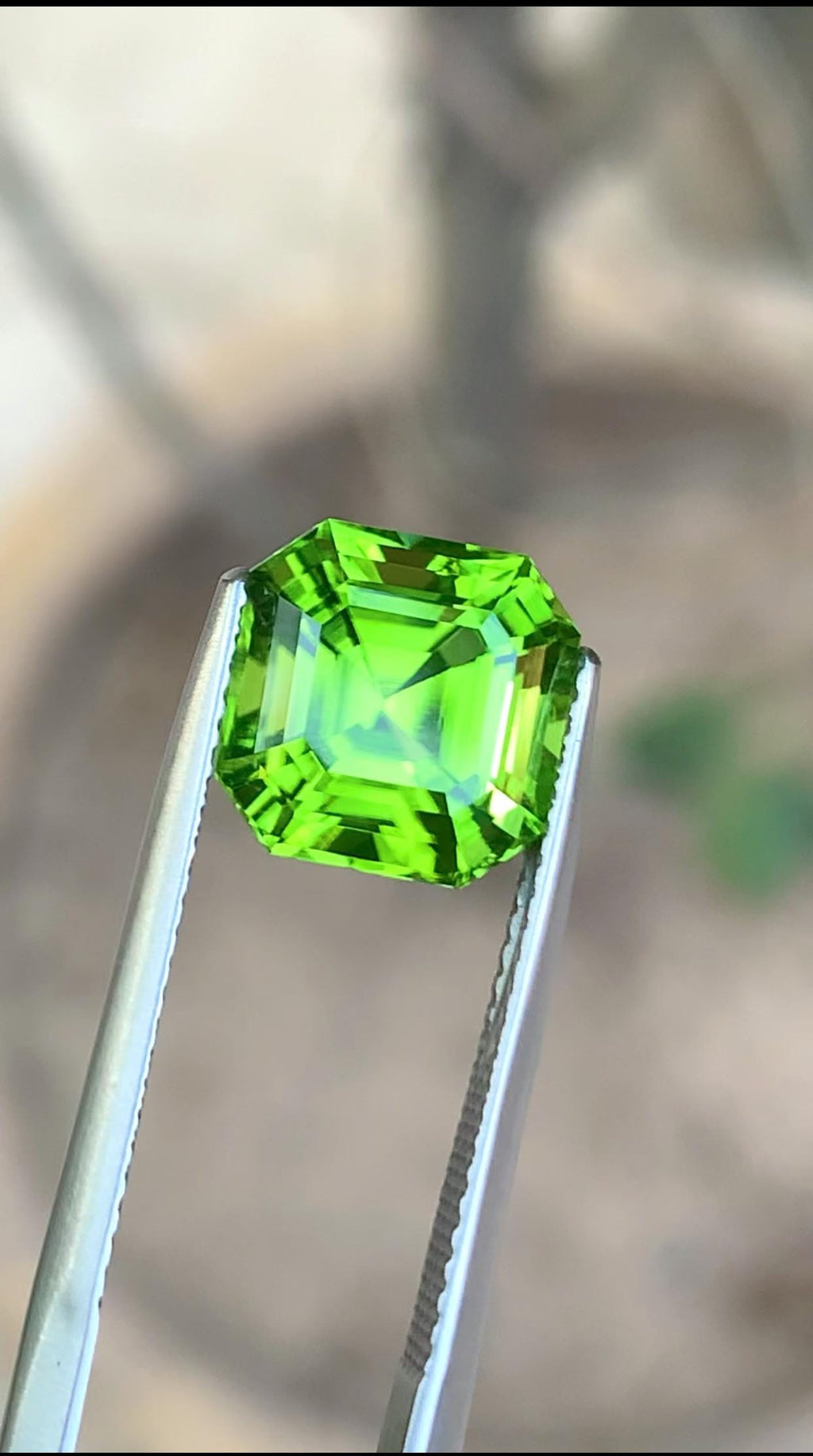 Asscher Cut Peridot Gemstone: Natural Olive Green, 4.50 Carat