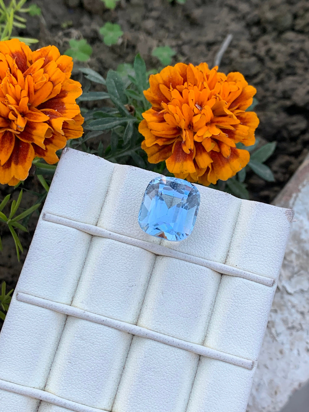 Santa Maria Aquamarine Gemstone: 12.80 ct Cushion Cut Blue Beryl