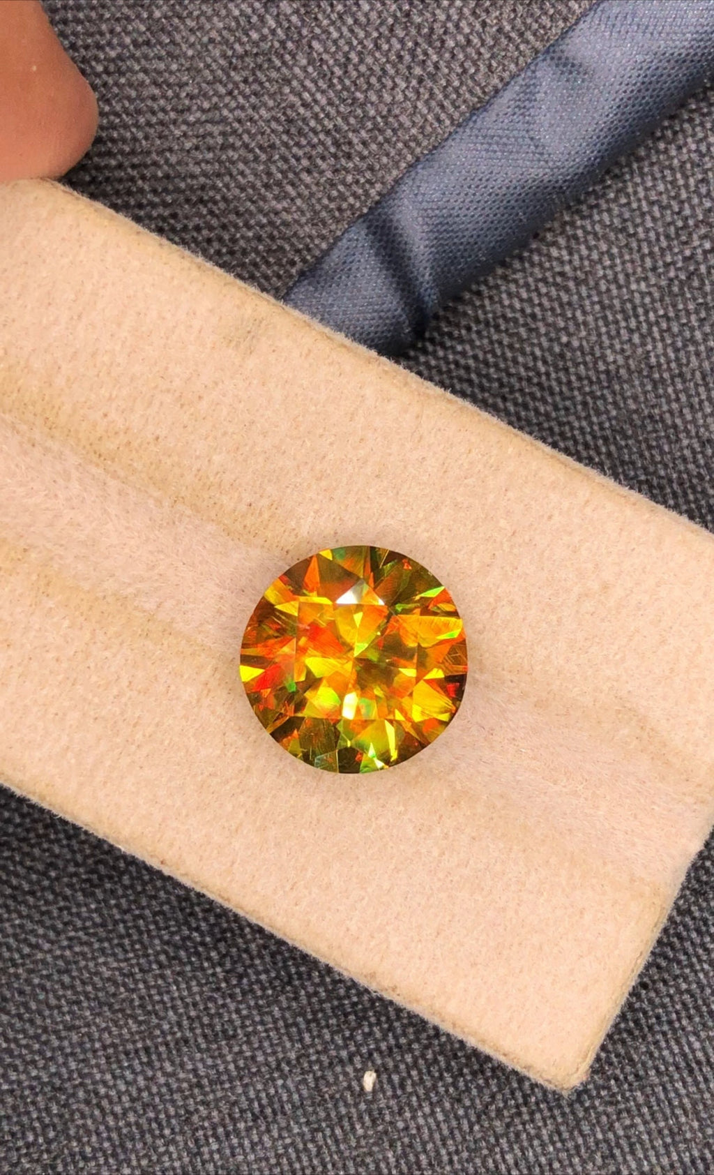 7.95 CT Round Cut Sphene Gemstone: Natural Titanite Stone