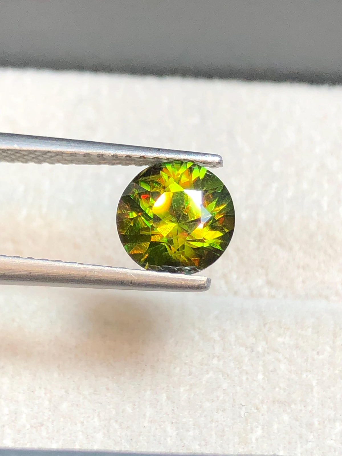 Chrome Sphene 1.55ct Round Cut – Madagascar • Full Fire