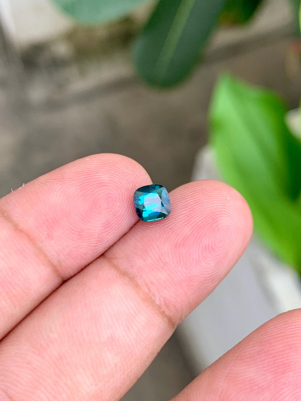 Neon Blue Tourmaline Gemstone: 1.00 Carat Round Cut, Afghanistan Origin