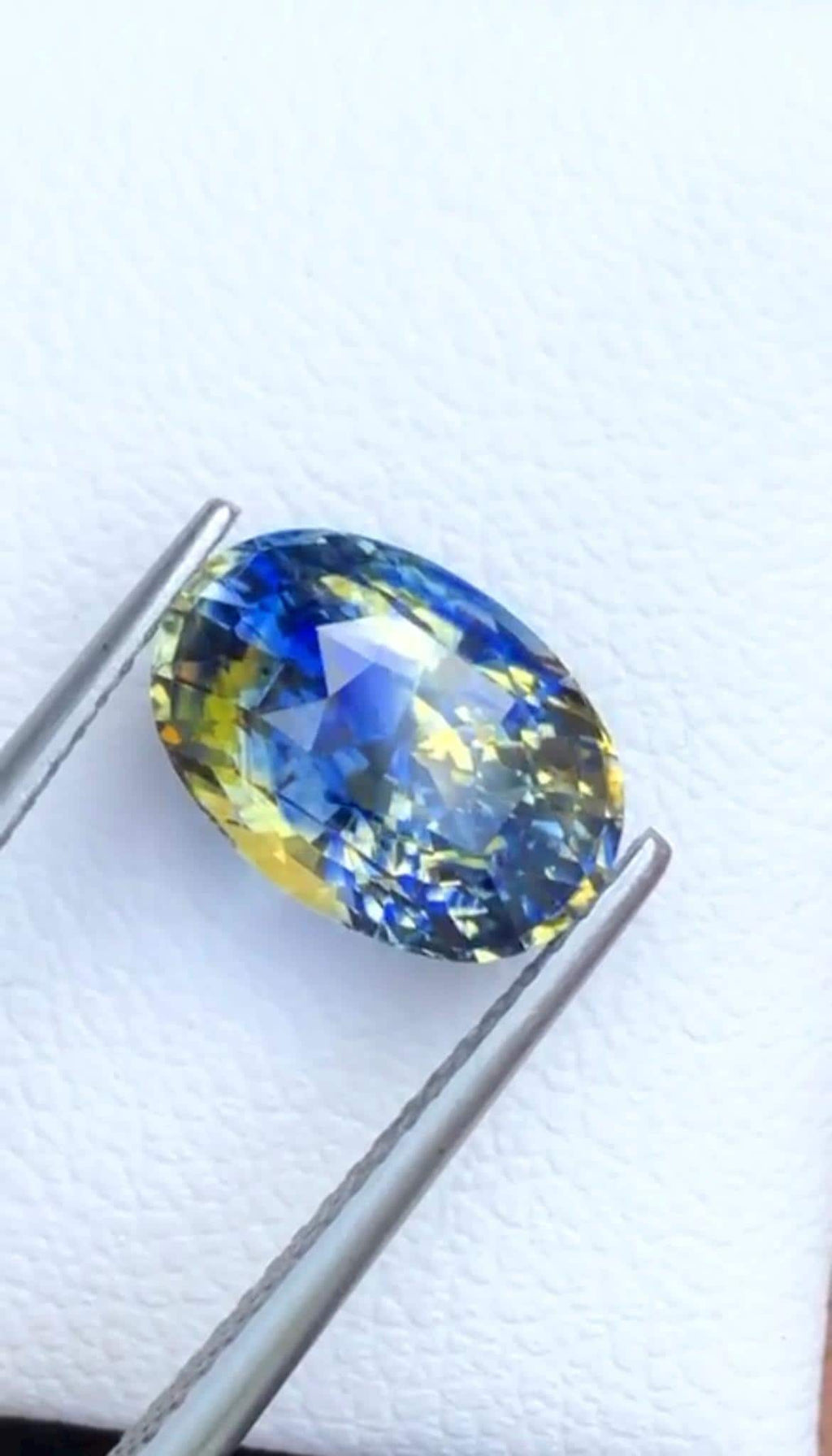 Bi Color Sapphire 4 Ct Oval Cut – Blue-Yellow Gem from Sri Lanka