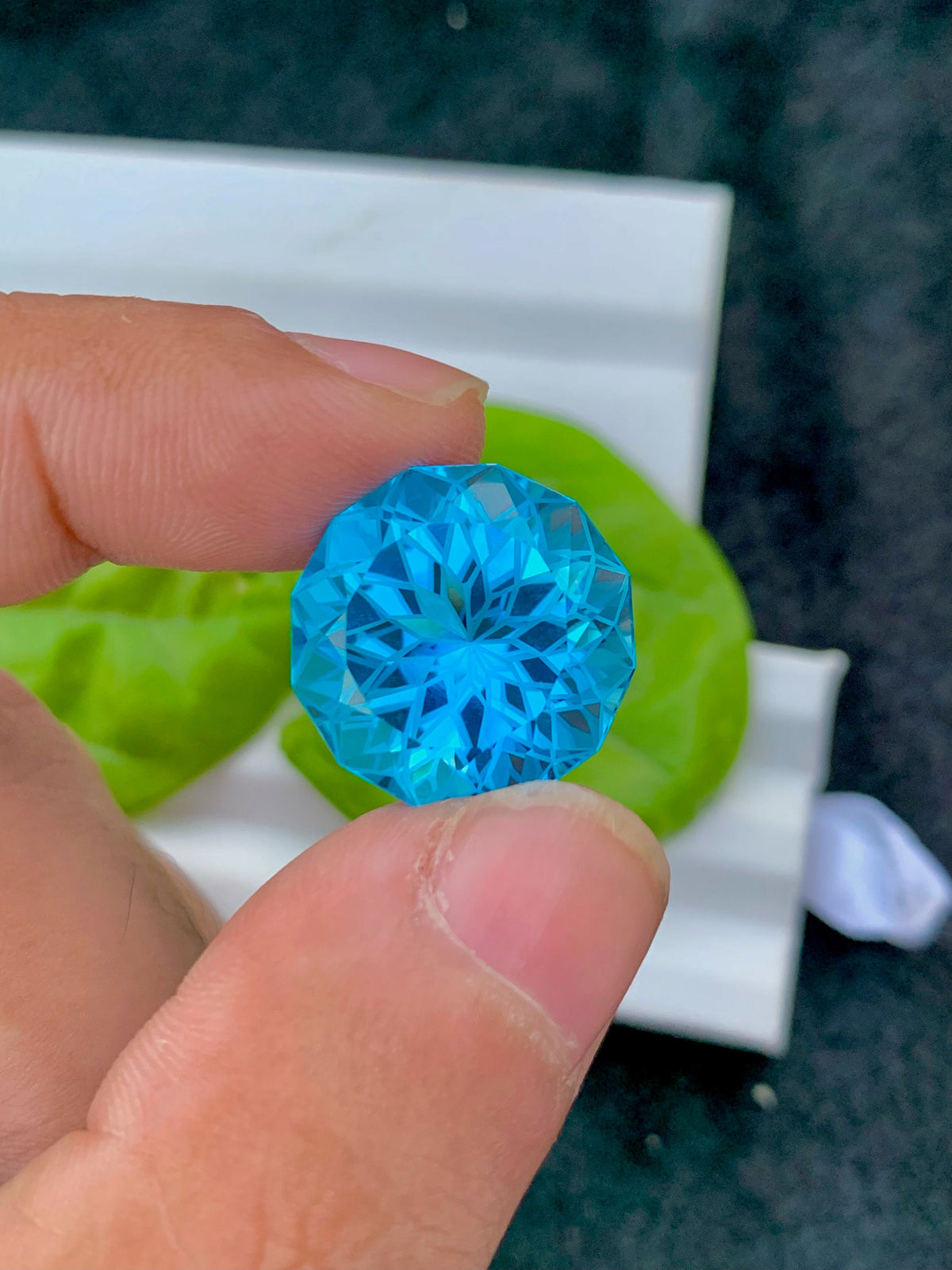 Swiss Blue Topaz Gemstone: Round Faceted Cut, 27.10 CT