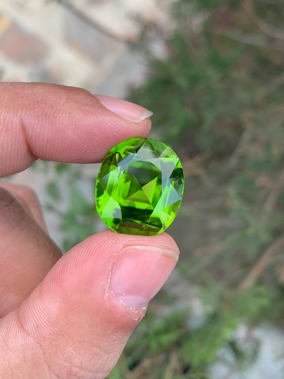 Lime Green Peridot Gemstone: Oval Faceted Cut, 23.10 CT