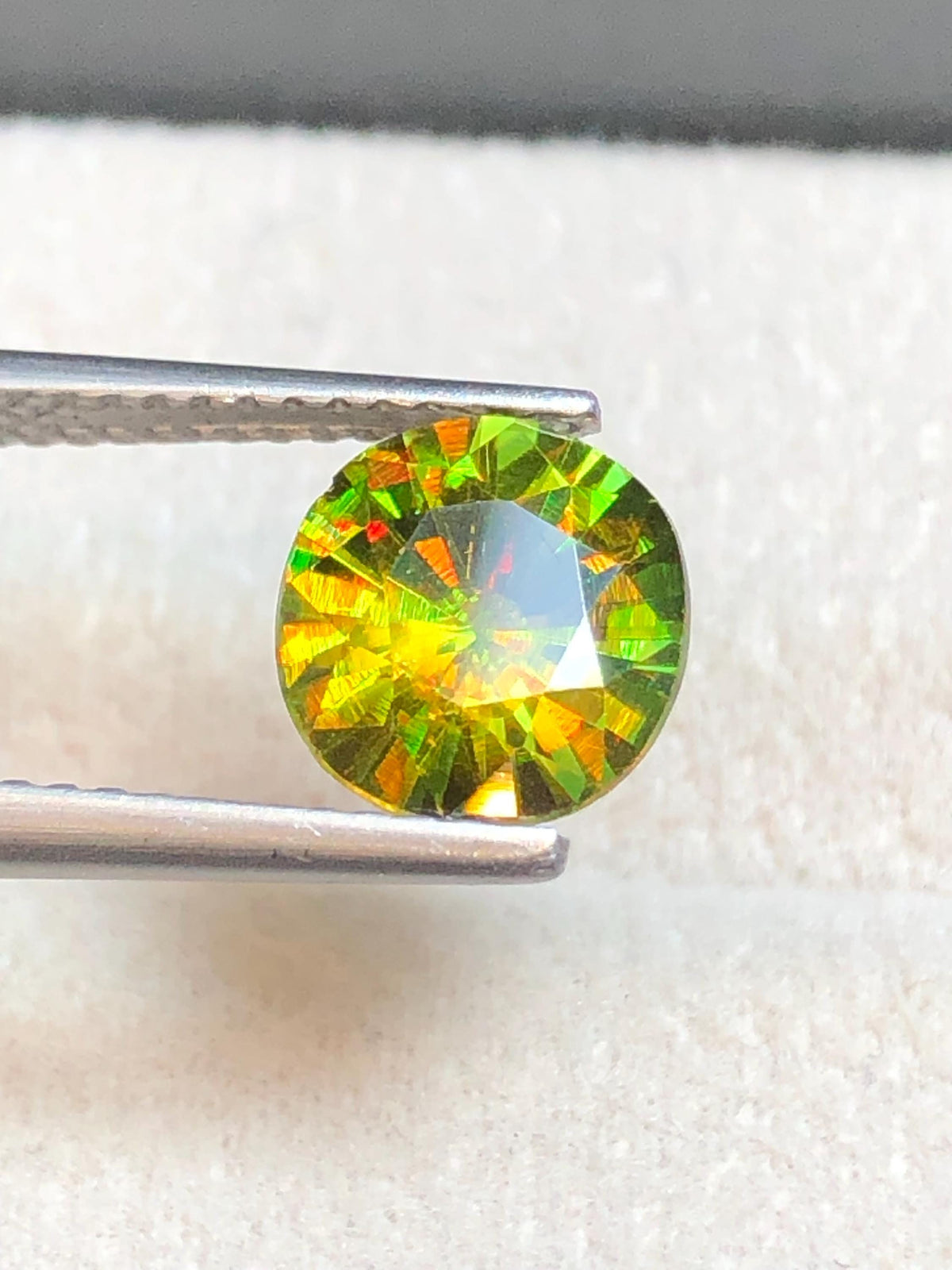 Chrome Sphene 1.65ct Round Cut – Madagascar • Full Fire