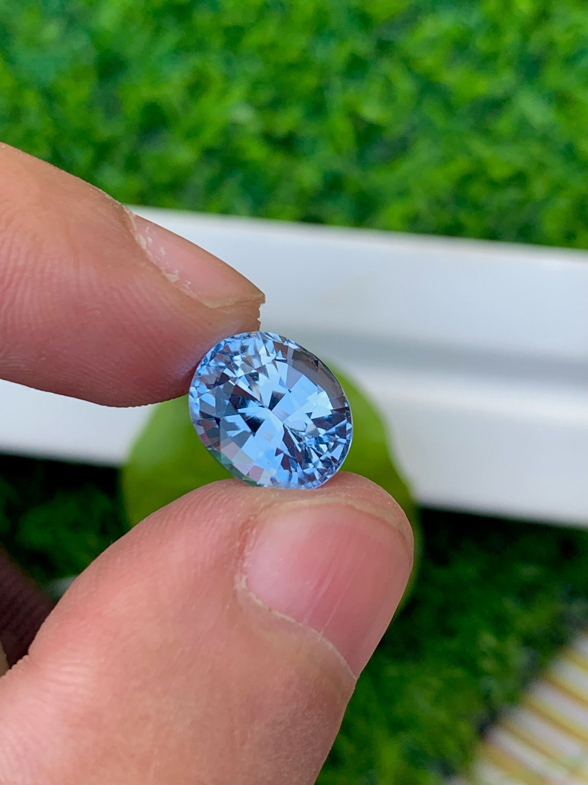 Santa Maria Aquamarine Stone: 4.70 Carat Oval Cut Gemstone