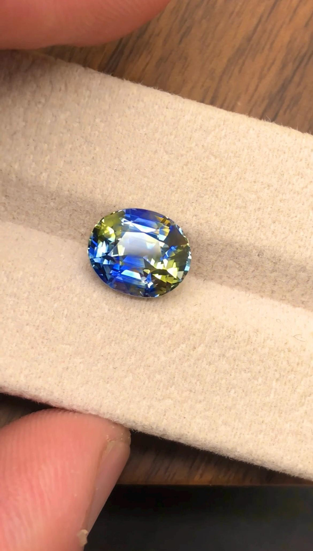 Bi Color Sapphire 4.17 Ct Oval Cut – Blue-Yellow Gem from Sri Lanka No Heat