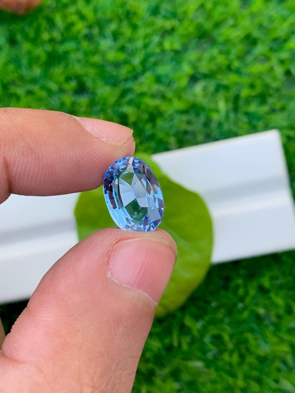 Santa Maria Aquamarine Gemstone: 5.25 CT Deep Blue Oval Cut Stone
